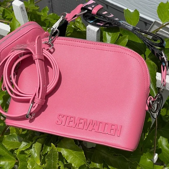 STEVE MADDEN BMAGEEE Crossbody Bag In Raspberry w/Air Pod Case - Picture 3 of 14